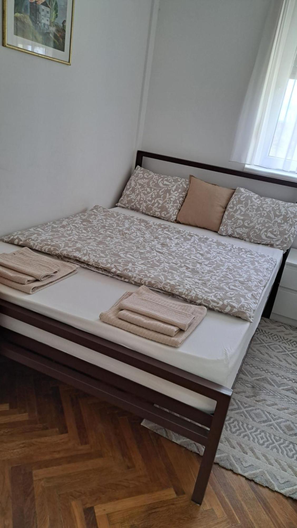 Stan Na Dan Sisters Apartment